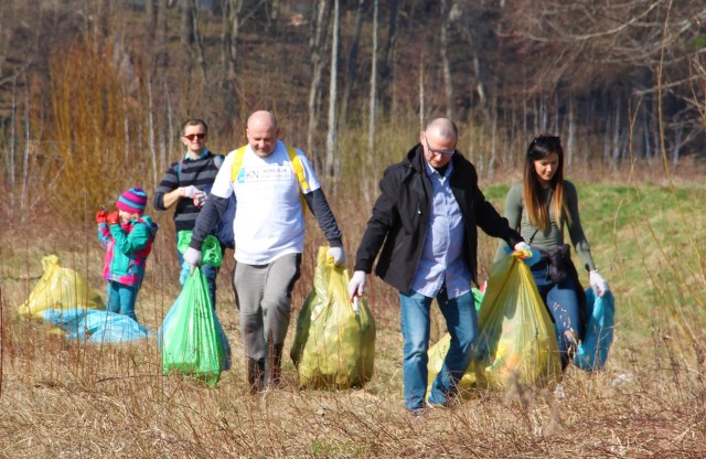 Brzegi Kamienicy na terenie miasta są bardzo zaśmiecone