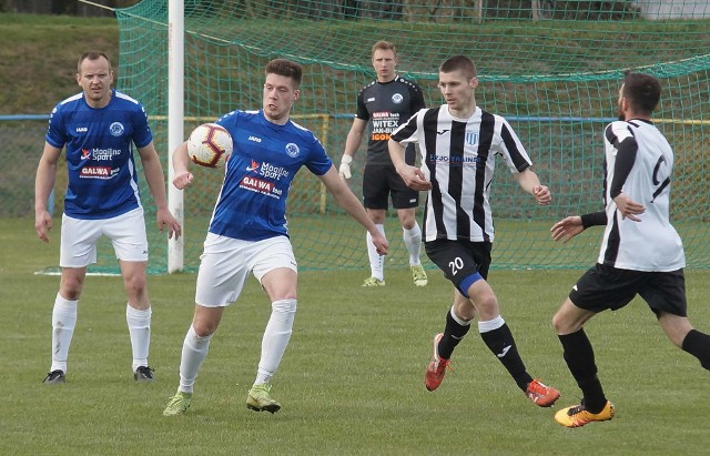 W meczu V ligi piłki nożnej Goplania Inowrocław podejmowała na stadionie przy ul.Orłowskiej w Inowrocławiu Pogoń II Mogilno. Wygrali mogilnianie 2:1