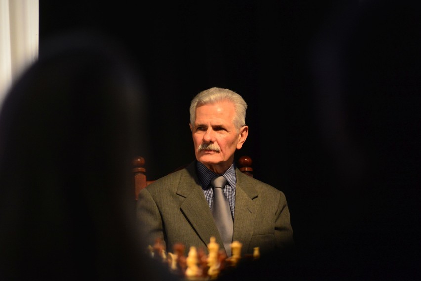 Marek Niedźwiecki obchodził w Łaźni 35-lecie gry w szachy i...