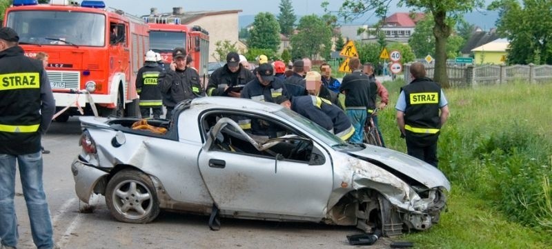 Opel wypadł z drogi. Nie wiadomo, kto kierował 