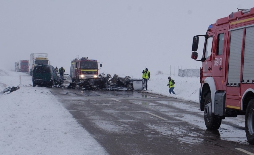 Wypadek pod Świdnicą. Kierowca jaguara nie żyje