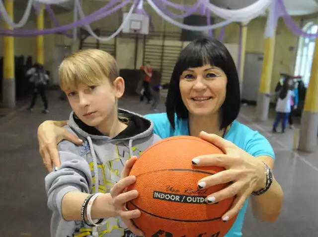 Jakub Chalecki pojedzie do Stanów Zjednoczonych na mecz ligi NBA wraz ze swoją wychowawczynią, zarazem nauczycielką wychowania fizycznego - Mariolą Sowińską.