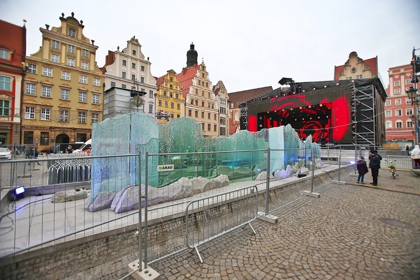 Tak powstaje sylwestrowa scena na wrocławskim Rynku