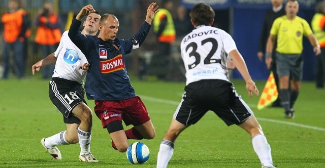 Olgierd Moskalewicz, napastnik Pogoni Szczecin, nie zdołał pokonać bramkarza Legii.