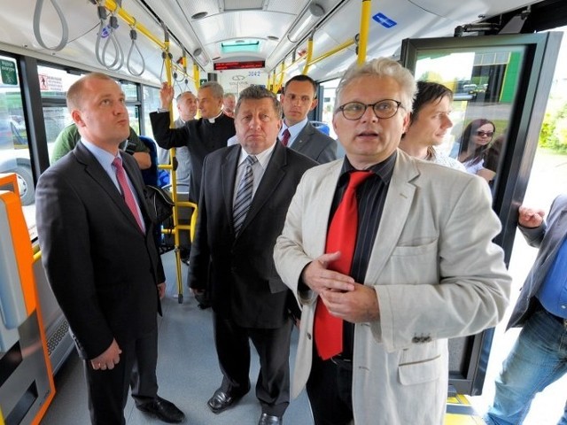 Nowe autobusy wyjadą w trasy najprawdopodobniej już w przyszłym tygodniu. Pierwszymi pasażerami byli wczoraj przedstawiciele władz Polic i Szczecina.