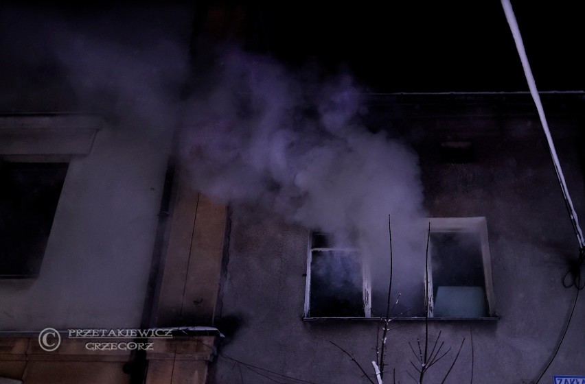 W Olkuszu w nocy 21 stycznia paliła się wiata śmietnikowa...