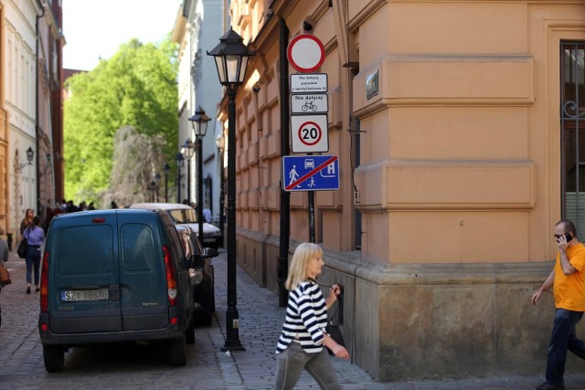 Sporne ulice mają się znaleźć w srefie płatnego parkowania