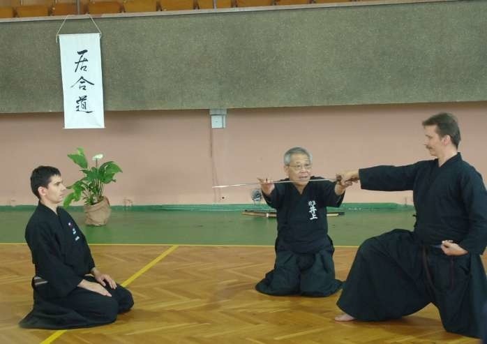 Iaido - sztuka walki mieczem samurajskim. Cwiczenia z...