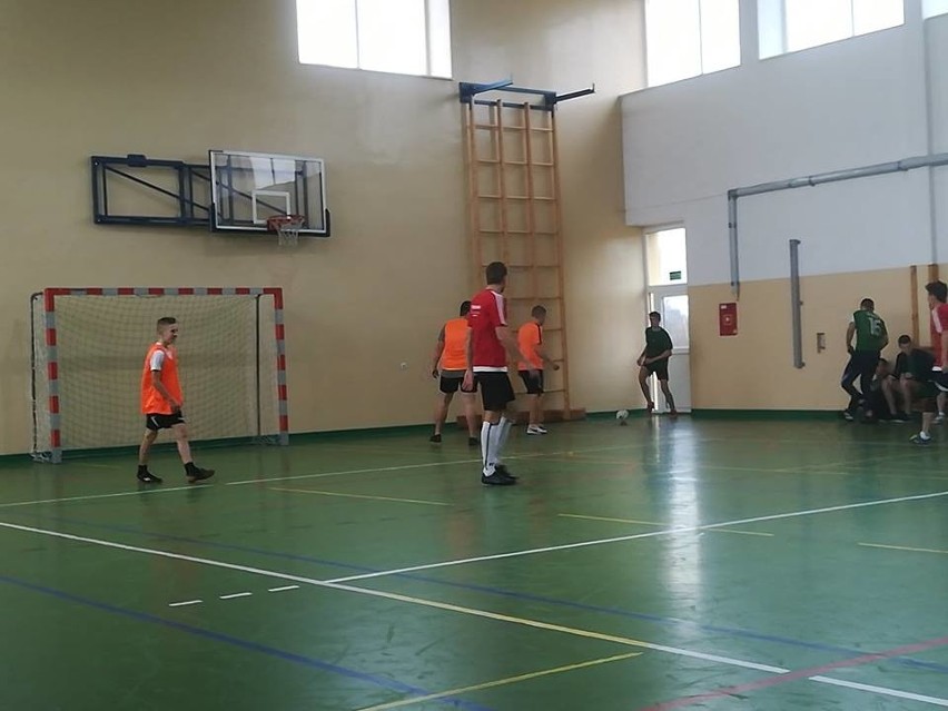 27 Finał Wielkiej Orkiestry Świątecznej Pomocy - Miedzierza już gra. Przekazano dochód z charytatywnego turnieju futsalu (ZDJĘCIA)   