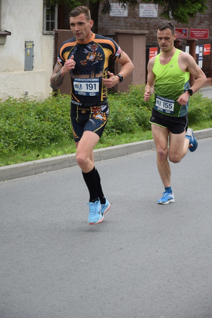 Marcin Zagórny triumfuje w biegu w Myśliborzu. Wystartowało niespełna 200 zawodników.