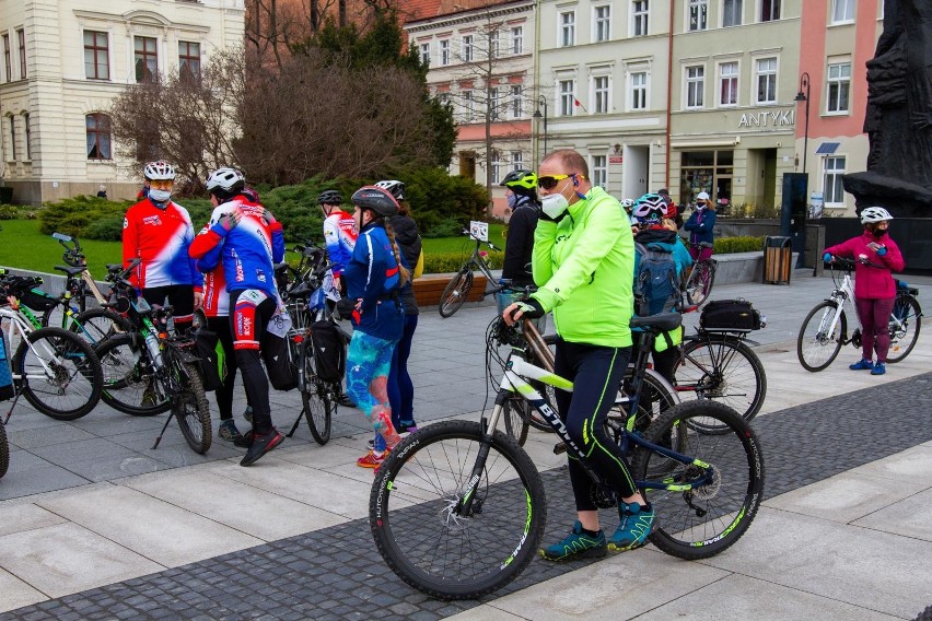 W niedzielę (18.04.2021 r.) ze Starego Rynku w Bydgoszczy...