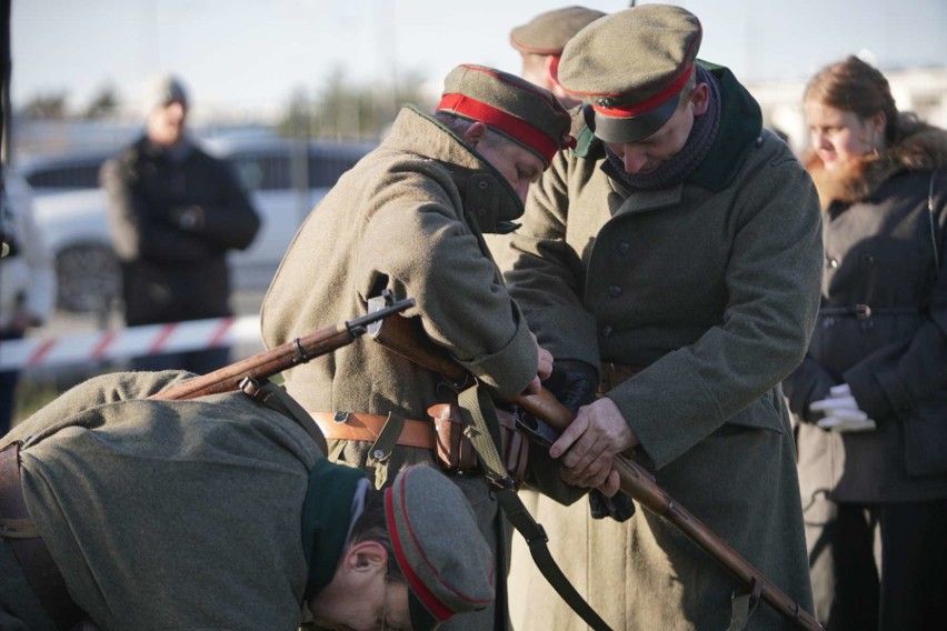 Podczas pikniku można było z bliska obejrzeć m.in. replikę...