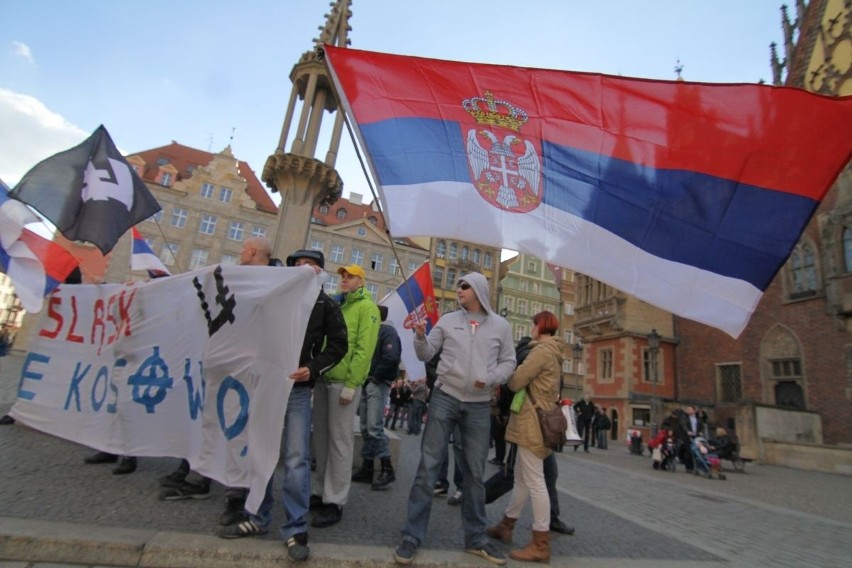 Marsz NOP-u we Wrocławiu. Demonstrowali przeciwko amerykańskiej polityce (NOWE ZDJĘCIA)