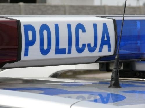 W poniedziałek wieczorem  policjanci otrzymali zgłoszenie o zderzeniu samochodów na ulicy Pochyłej w Bytowie.