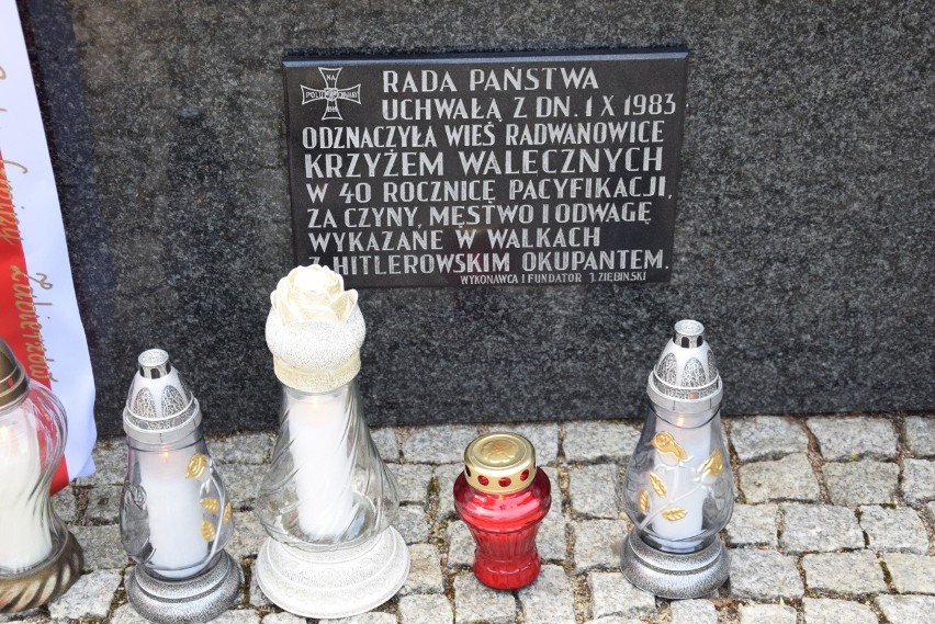 Hołd dla 30 ofiar pacyfikacji Radwanowic w miejscu kaźni hitlerowskiej. Wspomnienia bestialskiego mordu [ZDJĘCIA] 