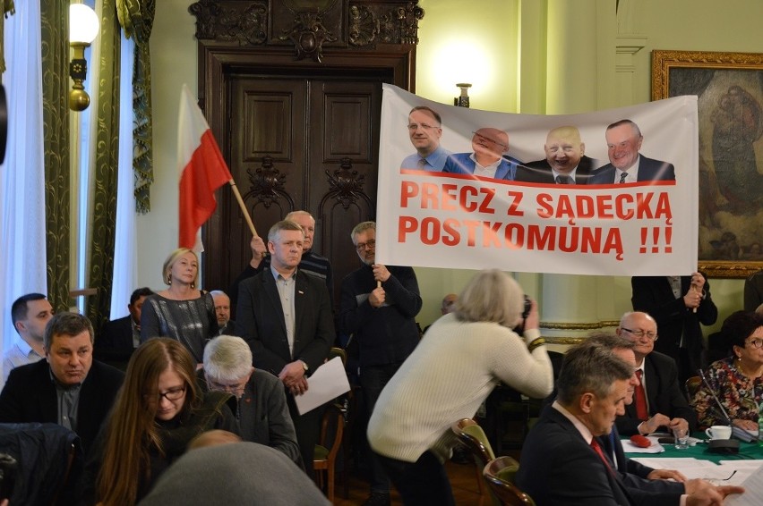 Nowy Sącz. Zdrada w PiS. Bożena Jawor odwołana. Jerzy Leśniak honorowym obywatelem