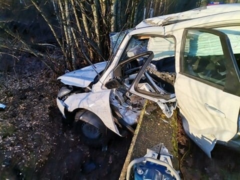 Wypadek na drodze Michałowo - Podozierany. Ford uderzył w...