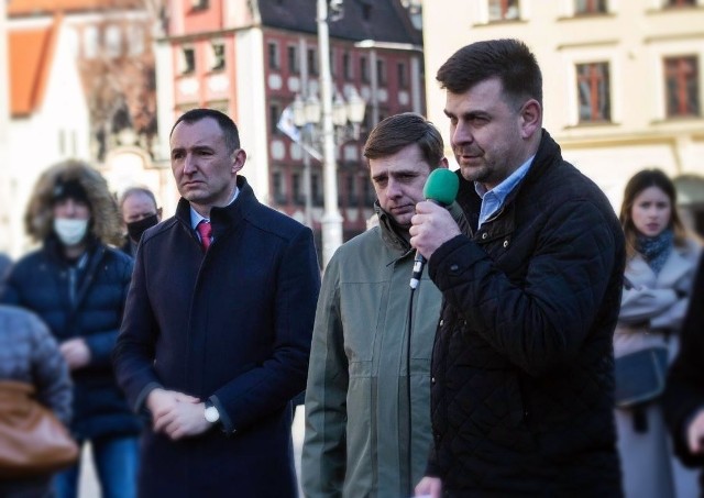 Po kontroli TBS-u radni miejscy (od lewej Grzechnik, Kilijanek i Kurczewski) uznali, że większość wydatków, w szczególności związanych z reklamą, nie była niezbędna do funkcjonowania spółki.