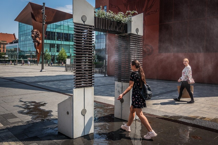 Uwaga na upały! Miasto Gdańsk przygotowało mgiełki wody, w których będzie można się schłodzić!