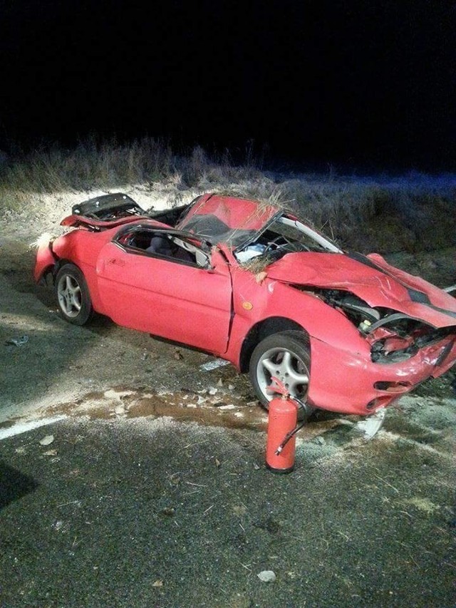 10 listopada około godziny 1:41 jednostka OSP Czaplinek została zadysponowana do wypadku na drodze krajowej nr 20, na odcinku Czaplinek - Łubowo.Po dotarciu na miejsce stwierdzono, że samochód osobowy marki Mazda wpadł w poślizg, dachował, wpadł do rowu, a następnie wrócił na jezdnie. Kierowca przed zabraniem do szpitala został przebadany na zawartość alkoholu w wydychanym powietrzu - wynik prawie 2 promile. W działaniach udział brały 2 zastępy OSP Czaplinek, 1 zastęp JRG Drawsko Pomorskie, Zespół Ratownictwa Medycznego oraz policja.Zobacz także: Potrącenie w Koszalinie