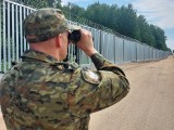 Kryzys na granicy polsko-białoruskiej. Bariera ograniczyła próby przekroczenia granicy. "Jest to realne utrudnienie nielegalnej migracji"