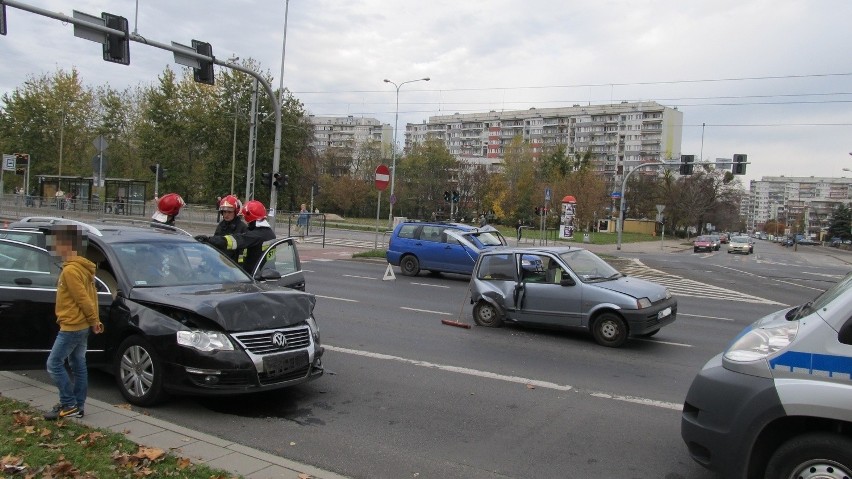 Wrocław: Wypadek na Legnickiej. Jedna osoba ranna (ZDJĘCIA)