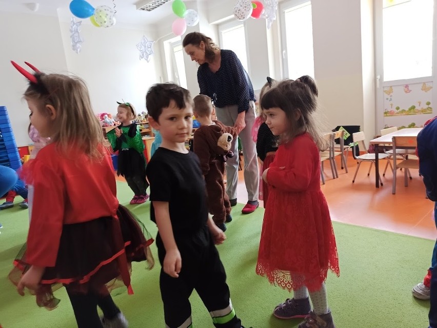 Bale karnawałowe w przedszkolach w Ostrowi Mazowieckiej. 13.02.2021. Zdjęcia