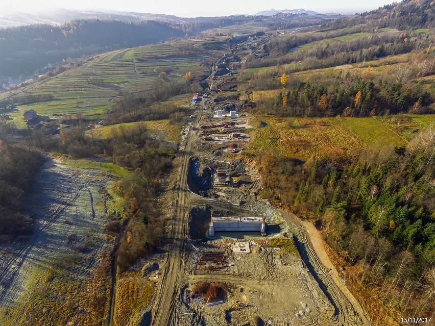 Budowa ekspresowej zakopianki. Nowa trasa rośnie jak na drożdżach [ZDJĘCIA]