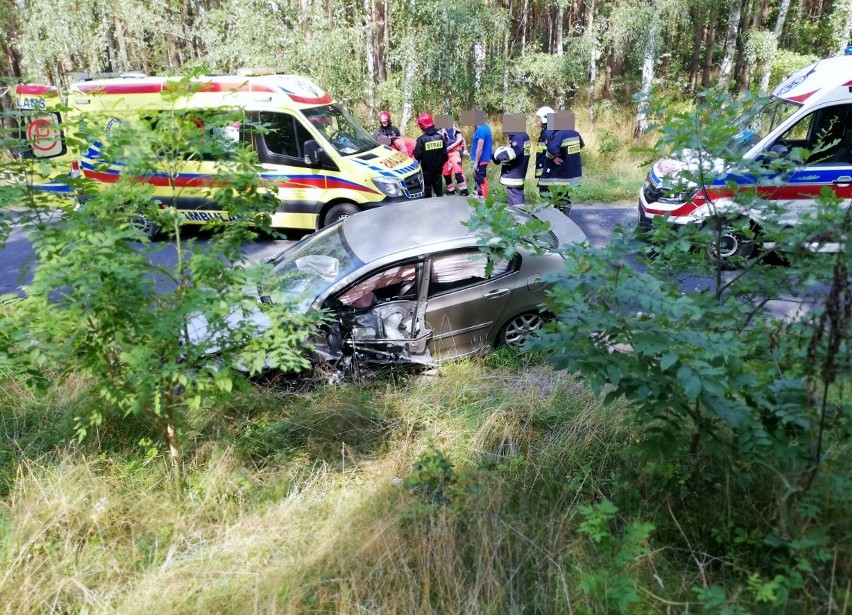 Czołówka dwóch aut osobowych na trasie między Smołdzinem a Gardną Wielką. Poszkodowana zabrana śmigłowcem LPR