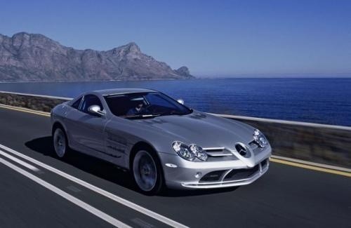 (Fot. Mercedes-Benz) – Mercedes-Benz SLR kosztuje 2,1 mln...