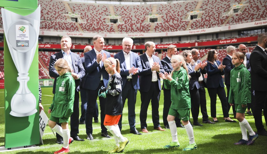 Na PGE Narodowym poznaliśmy najlepsze zespoły chłopców i dziewczynek do lat 10 i 12 w Polsce. "Z podwórka na stadion o Puchar Tymbarku"