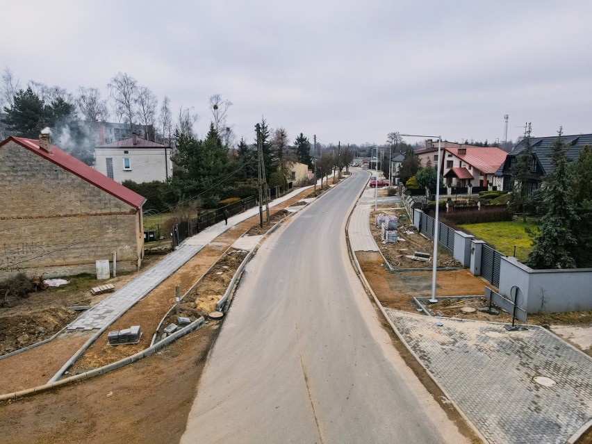 Rozbudowa ulicy Jesiennej w Częstochowie. Prace powoli...