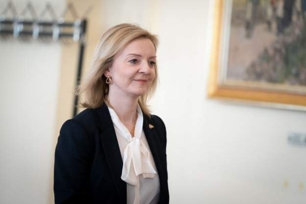 Pomimo rosnącej opozycji w łonie Partii Konserwatywnej, premier Liz Truss nie zamierza rezygnować ze stanowiska