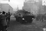 42. rocznica wprowadzenia stanu wojennego w Polsce. Tego dnia na ulice wyjechały czołgi i wojskowe patrole