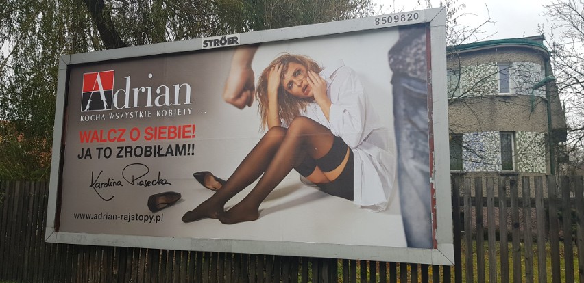 Billboard reklamujący firmę Adrian z Karoliną Piasecką na...