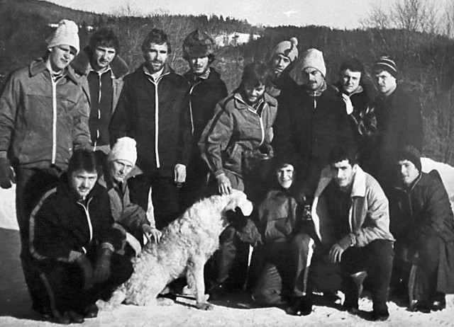 W góry gryfici jeździli na obozy także w późniejszych latach. Tutaj skład Gryfa z 1981 roku.