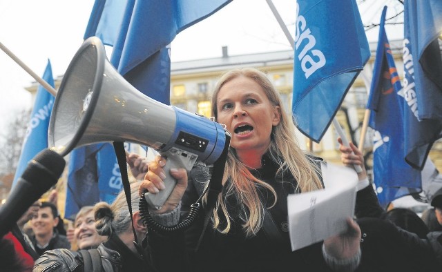 Ci, co płacą tylko niewinnym lizusostwem, będą jutro zmuszeni płacić donosicielstwem