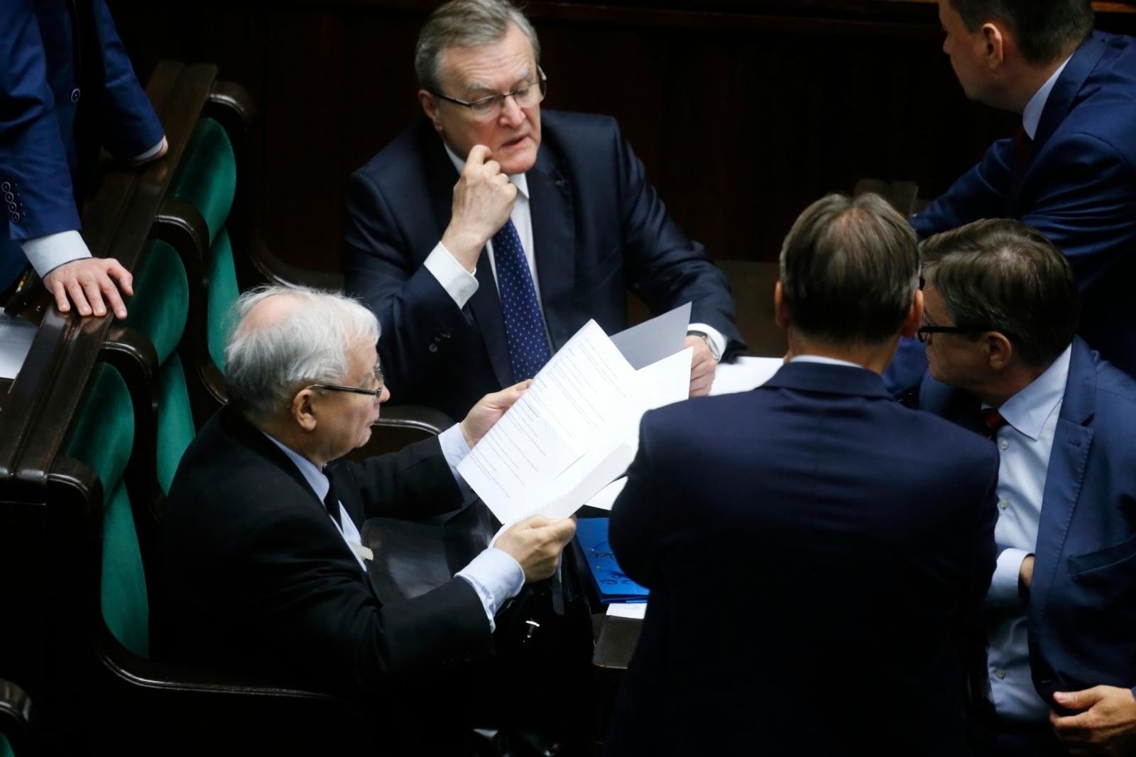Posłowie dostaną wysokie podwyżki. Sejm przyjął w piątek ustawę | Polska  Times