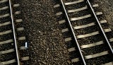 Katowice: tragedia na dworcu. 71-latek spadł z peronu i wpadł pod pociąg