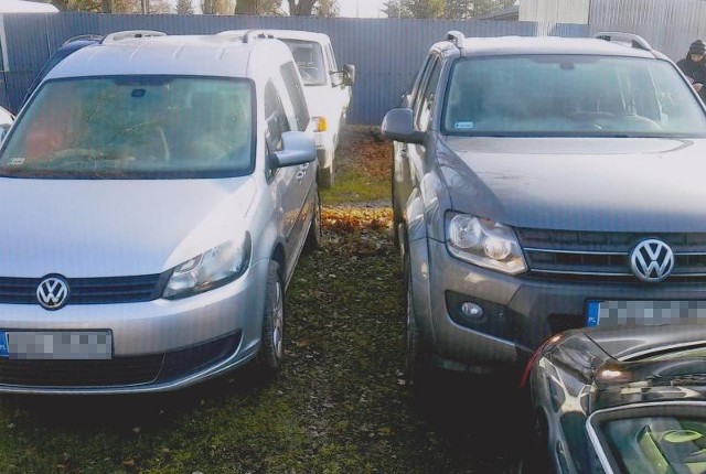 Samochody zajęte przez komornika  stały na wrocławskim parkingu. Teraz ktoś za niego będzie musiał zapłacić