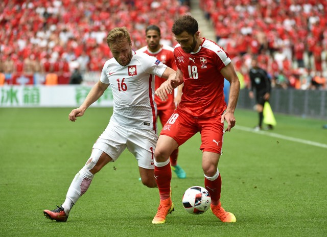 25.06.2016 saint etiennesaint etienne mecz 1/8 finalu pomiedzy polska a szwajcaria na stadionie w saint etienne euro 2016 - kibice fani polska szwajcaria mecz nz - jakub blaszczykowski 1/8 euro 2016 match  between poland and switzerland in saint etienne fot. bartek syta / polska press