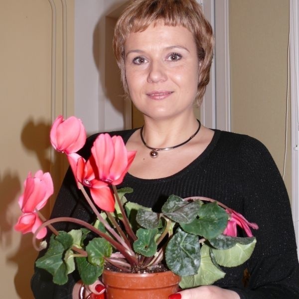 Jolanta Lisowska - Miss Polonia Ziemi Świętokrzyskiej 1993 kocha kwiaty i lubi się nimi otaczać. Hoduje je w domu i w gabinecie, gdzie przyjmuje swoich pacjentów.
