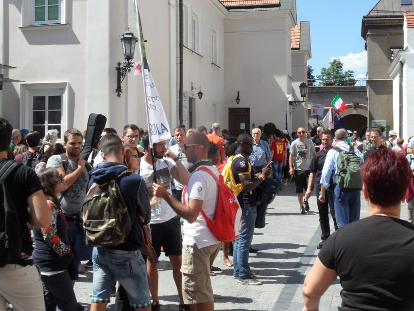 Uczestnicy Światowych Dni Młodych przybywają Na Jasna Górę