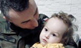 Tata żołnierz walczy o życie synka. Przemierza Polskę i apeluje o pomoc. Trwa wyścig z czasem