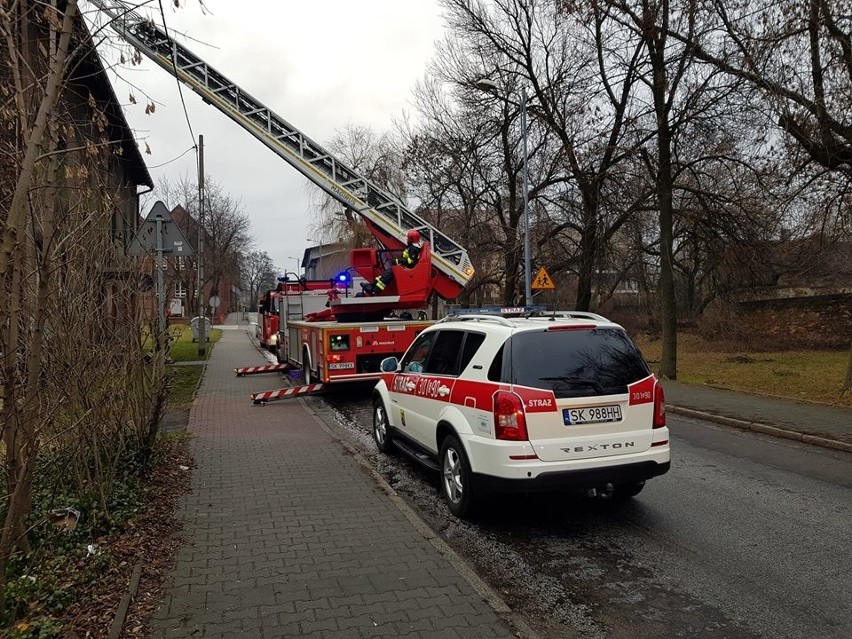 Pożar domu w Katowicach. Na dachu pojawił się ogień