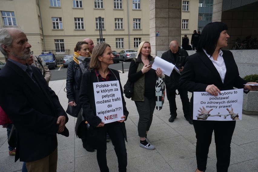 Przeciwnicy obowiązkowych szczepień złożyli petycję