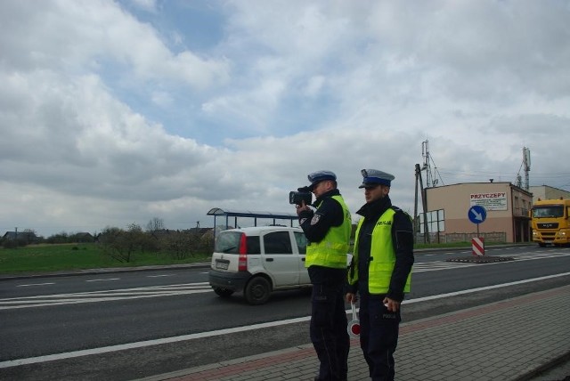 Policjanci Wydziału Ruchu Drogowego Komendy Powiatowej Policji w Krakowie prowadzą cykliczne kontrole