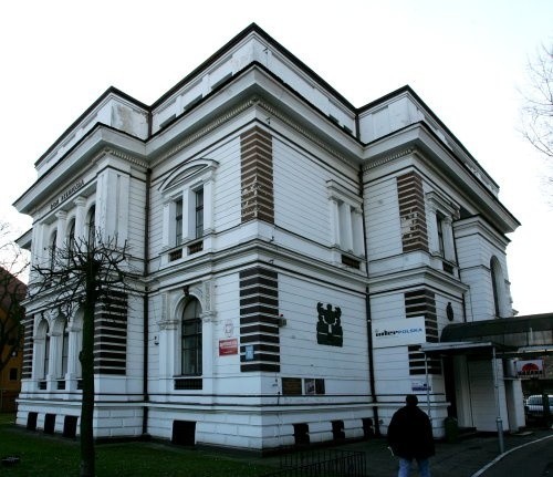 Budynek Izby Rzemieślniczej został odbudowany w 1956 roku za pieniądze cechów i z dobrowolnych składek rzemieślniczych. Dziś cechy szukają nowych siedzib. Ich przedstawiciele są oburzeni.