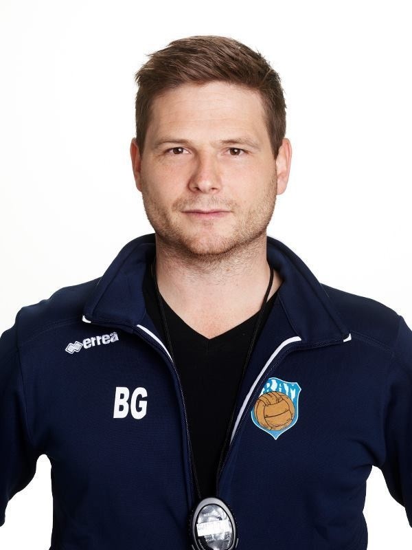 Trener zespołu Fram Bjarni Eggerts Gudjónsson.