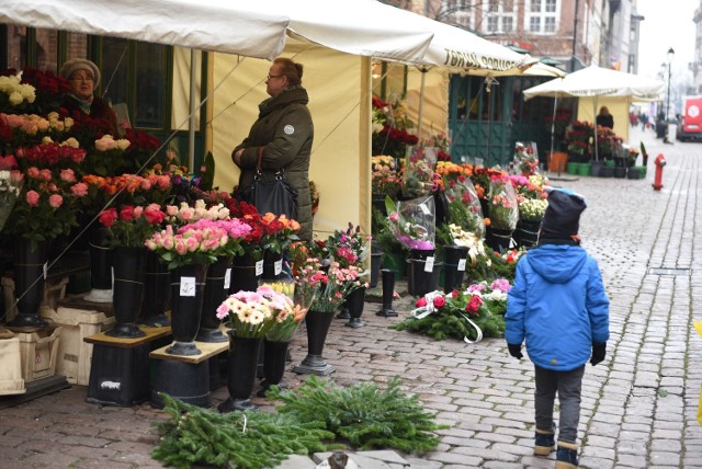 Do 23 grudnia osoby handlujące kwiatami muszą podpisać umowy z gminą